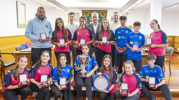 El Concello de O Pino recibió oficialmente a los campeones europeos de fútbol gaélico cadete