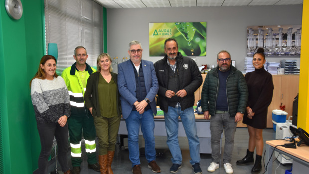 Acto de sinatura do convenio de colaboración entre a EPEL Augas de Ames e o Club Voleibol Bruxas