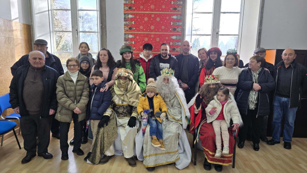 Visita dos Reis Magos ás parroquias da parte alta de Brión e a diferentes recursos municipais durante a xornada da mañá