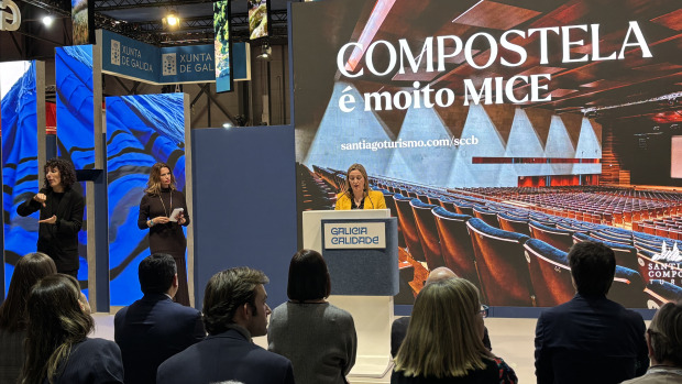 Míriam Louzao durante la presentación de la campaña ‘Compostela é moito MICE’ en FITUR