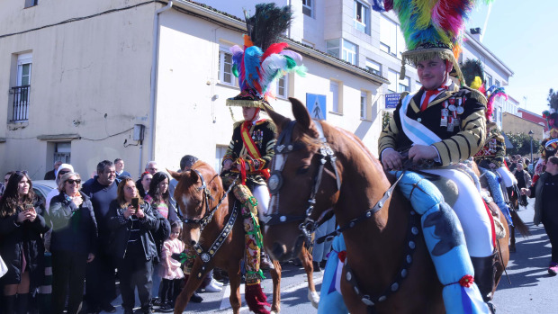 El IX Desfile de Xenerais da Ulla reunió a más de 40 participantes, treinta de ellos a caballo