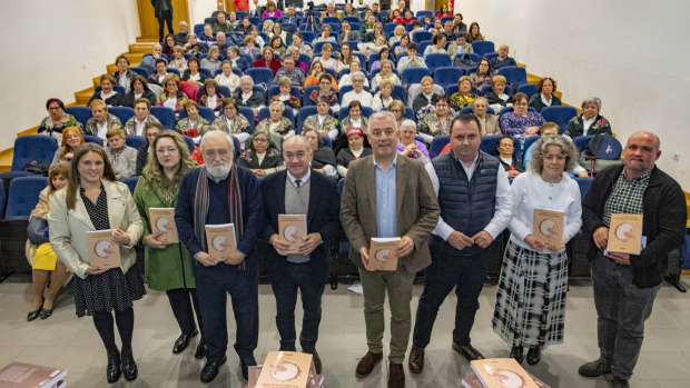 Presentación do Cancioneiro Popular do Concello de Rois, obra de Clodio González Pérez que recolle máis de 3.000 cantigas centenarias