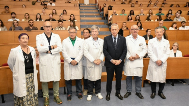 El conselleiro de Sanidade, Antonio Gómez Caamaño, recibe a los 123 residentes que inician su formación especializada en el área de Santiago e Barbanza