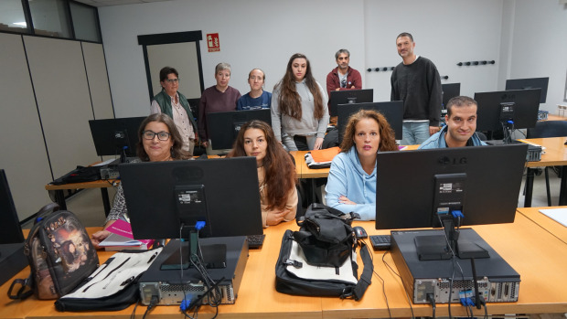 ieCkAyrmFG-alumnado-do-curso-afd-impartido-en-santiago-o-ano-pasado