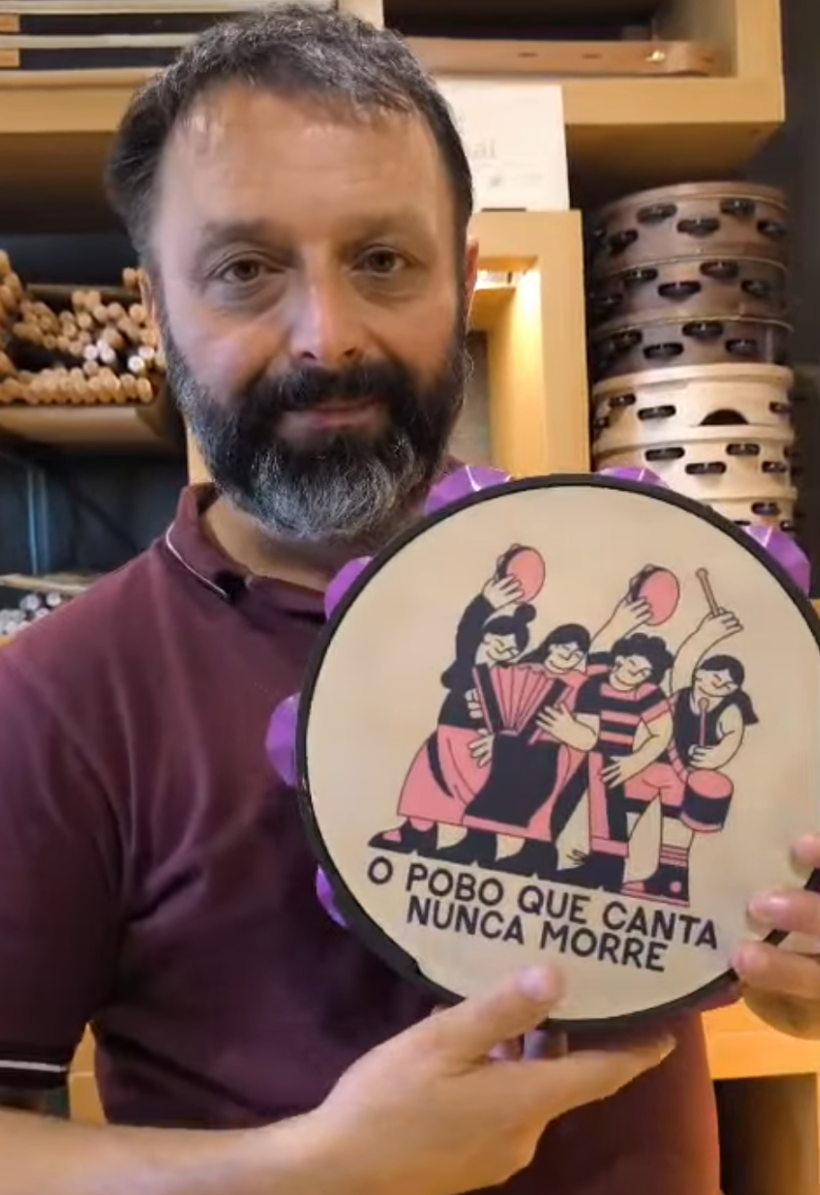 José Manuel Salvado Sanín, propietario do taller Sanín Percusión Tradicional