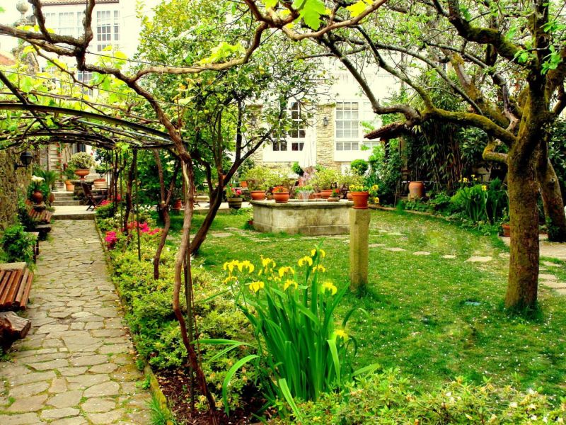 Jardin interior del Hotel Costa Vella