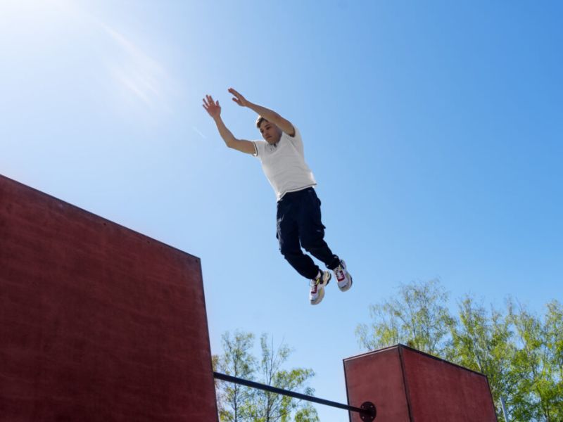 Una de las propuestas que gana fuerza es la de impulsar el parkour, un deporte basado en superar obstu00e1culos con acrobacias