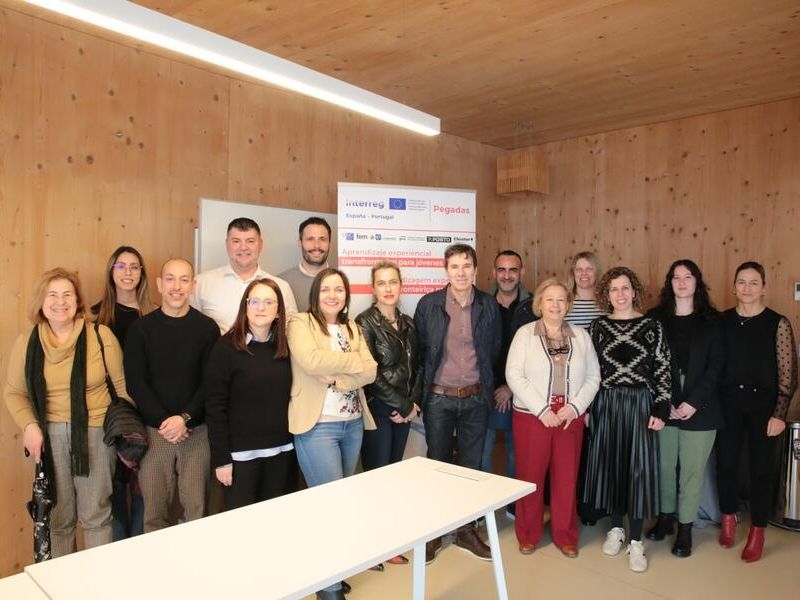 Foto de familia del acto de presentacion del proyecto