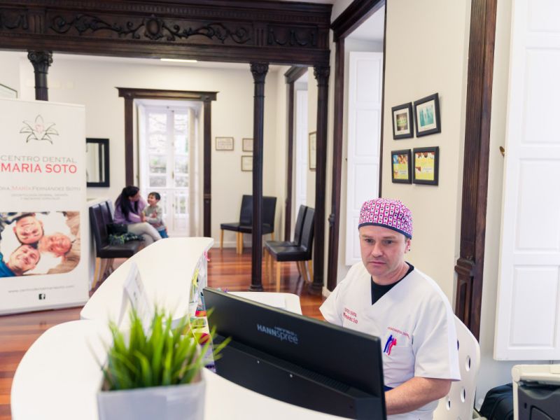 Uno de los profesionales del Centro Dental Maru00eda Soto