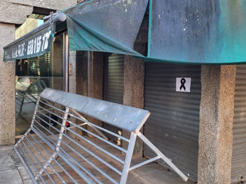 Consternación en la plaza de Abastos de Santiago tras el crimen que le costó la vida al carnicero Antonio Costa @ Eladio González Lois (1)