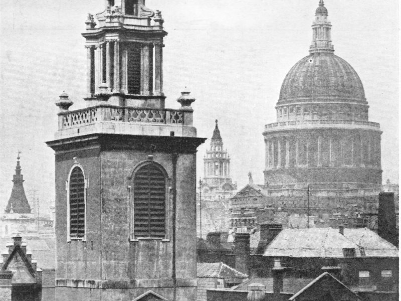 St James Garlickhythe, coa cupula da catedral de San Paulo ao fondo