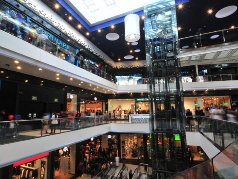 Interior del centro comercial As Cancelas