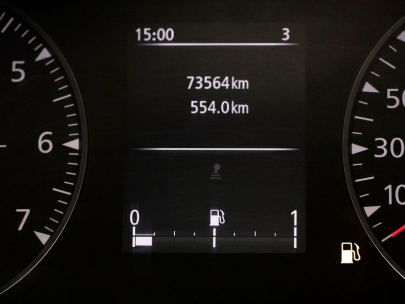 Primer plano medidor nivel combustible vehiculo 23 2150163672