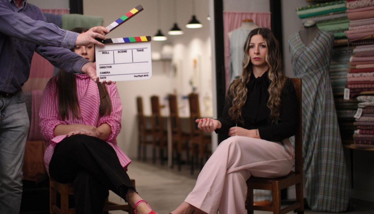 Imaxe da rodaxe do documental 'Promover o galego dende o local', producido por Nós Televisión e financiado polo Concello de Ames