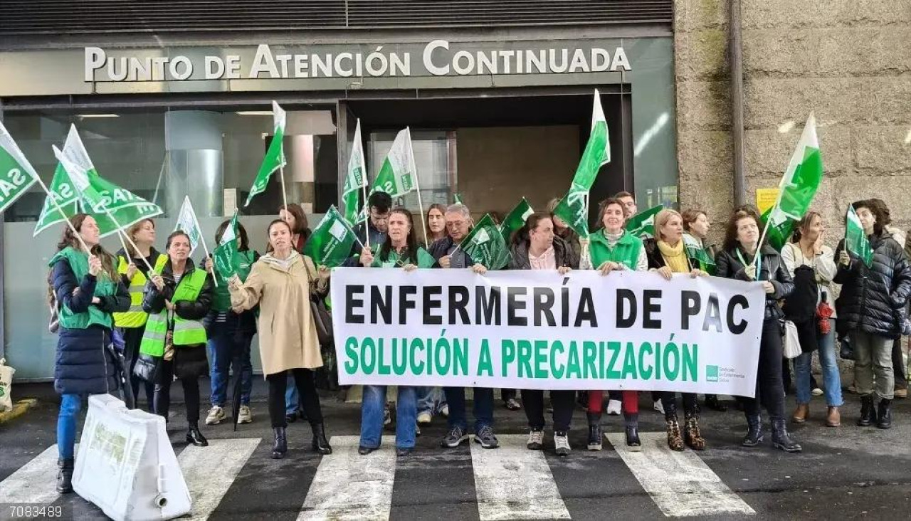 Enfermeros protestan ante una decisión "unilateral" del Sergas de cambiar la jornada del personal de PAC