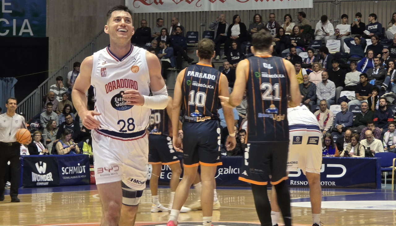 El Monbus Obradoiro celebró una nueva victoria ante su afición en el Multiusos Fontes do Sar tras imponerse por 93-68 al Grupo Ureta Tizona Burgos