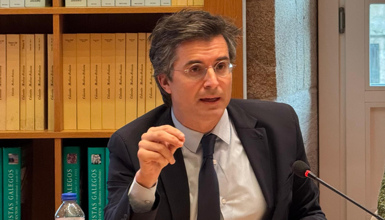 El portavoz del PP de Santiago, Borja Verea, durante su intervención en el Pleno municipal.