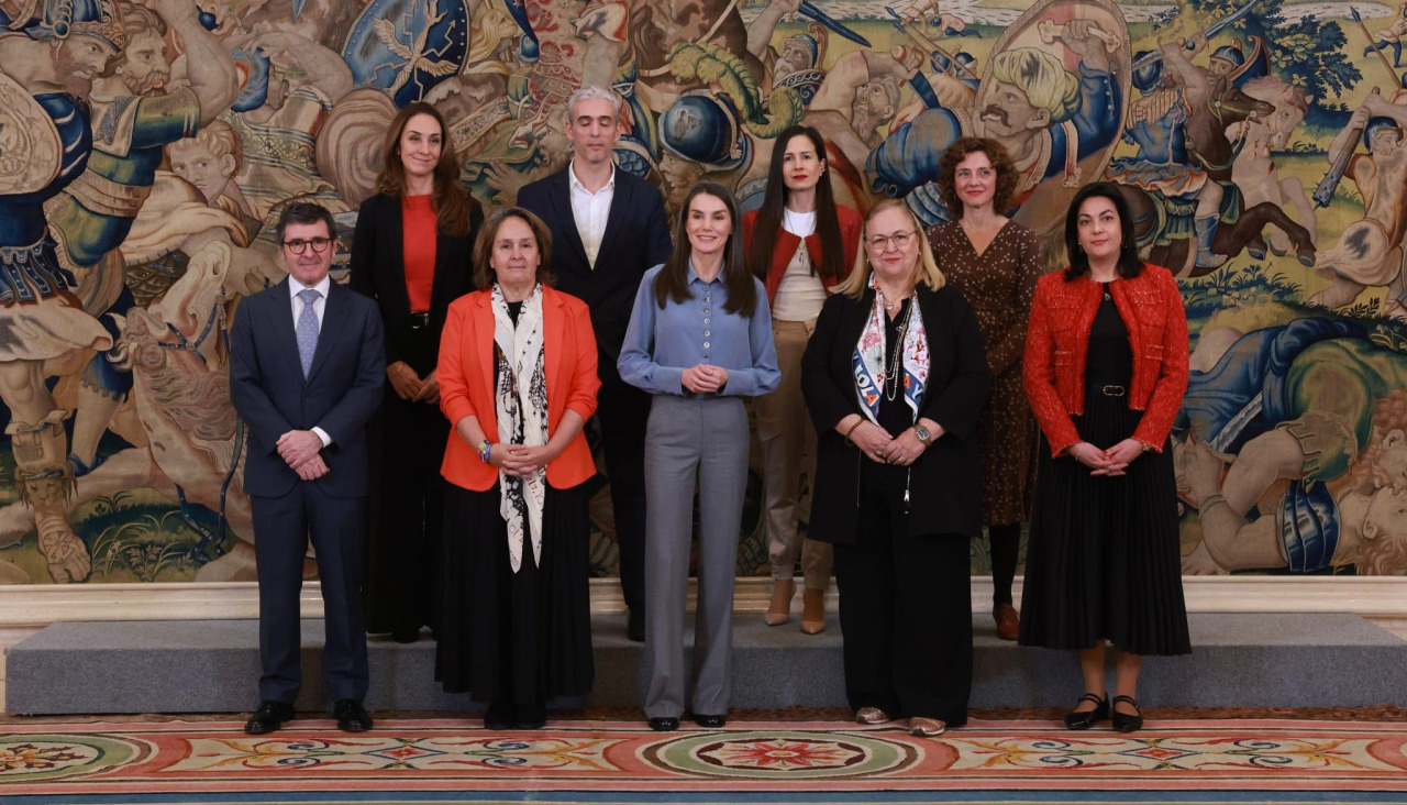Ana Belén Crujeiras, líder del grupo de Epigenómica en Endocrinoloxía e Nutrición del IDIS, fue recibida por la reina Letizia junto con los otros premiados 