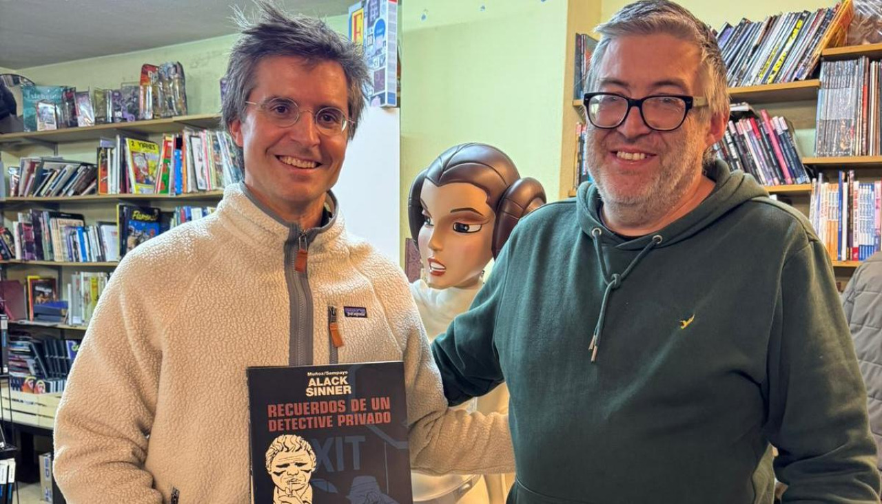 Borja Verea y Santi, responsable del establecimiento, en una despedida marcada por el cierre definitivo del local