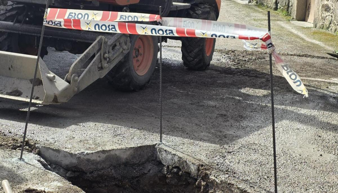 Depósitos de agua de Arretén, en Padrón, actualmente en proceso de reparación