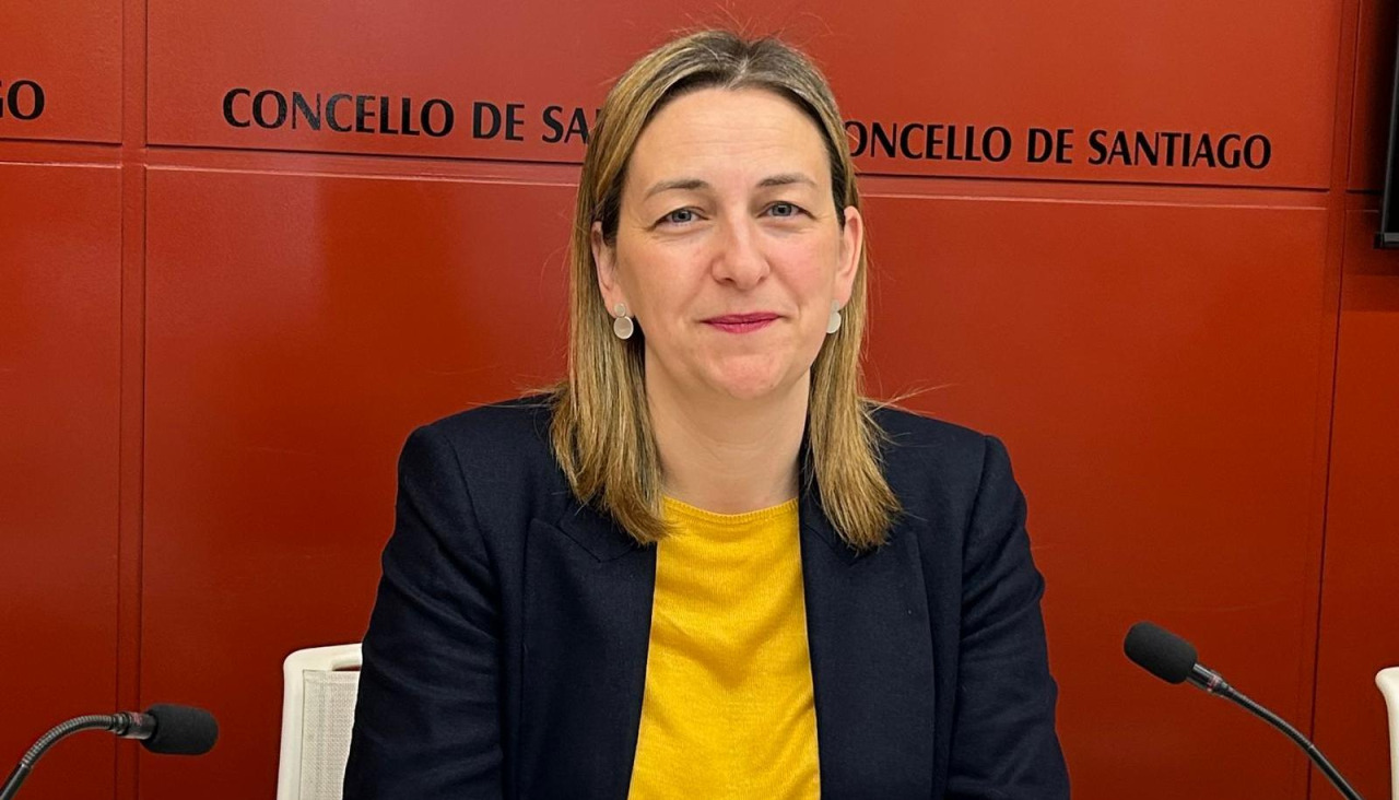La portavoz municipal Míriam Louzao informó de los acuerdos de la Junta de Gobierno, entre ellos la adjudicación de un contrato clave para centros educativos e instalaciones deportivas