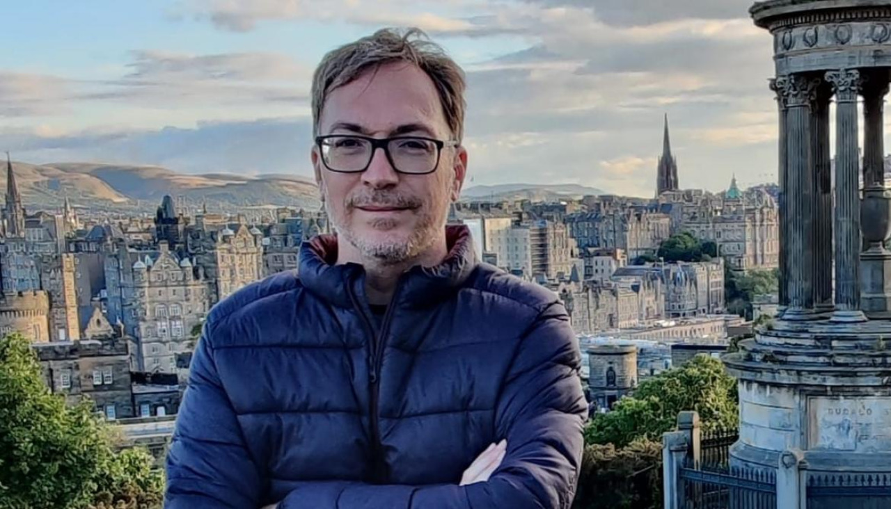 El escritor Fernando Parra Nogueras, autor de la novela ‘Herida y ventana’