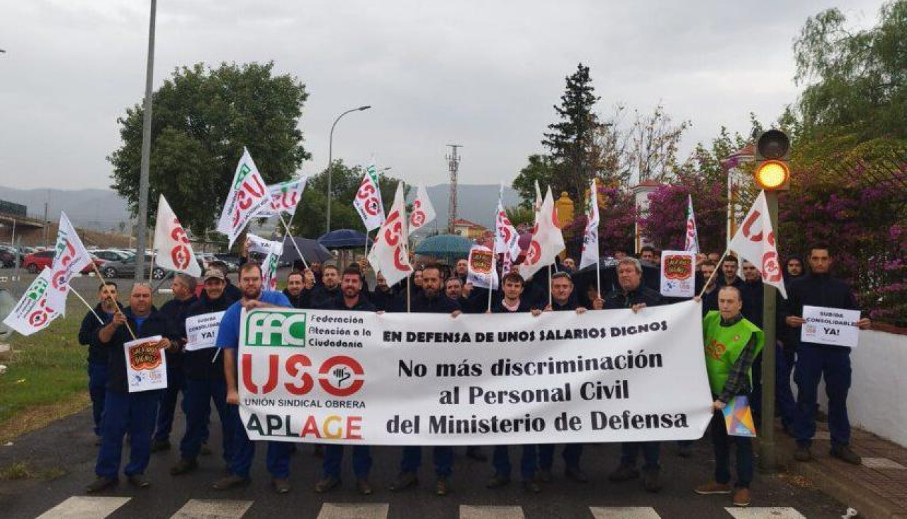 Trabajadores del sector civil del Ministerio durante una manifestación
