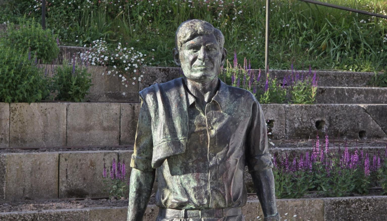 La estatua de Moncho Reboiras en Santiago