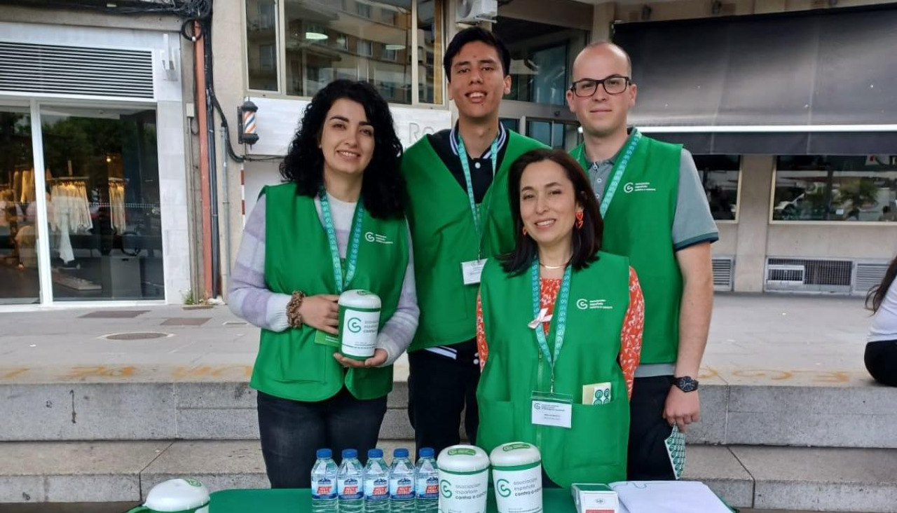 Voluntarios de la Asociación Española contra el Cáncer volverán a salir este jueves a las calles de Santiago