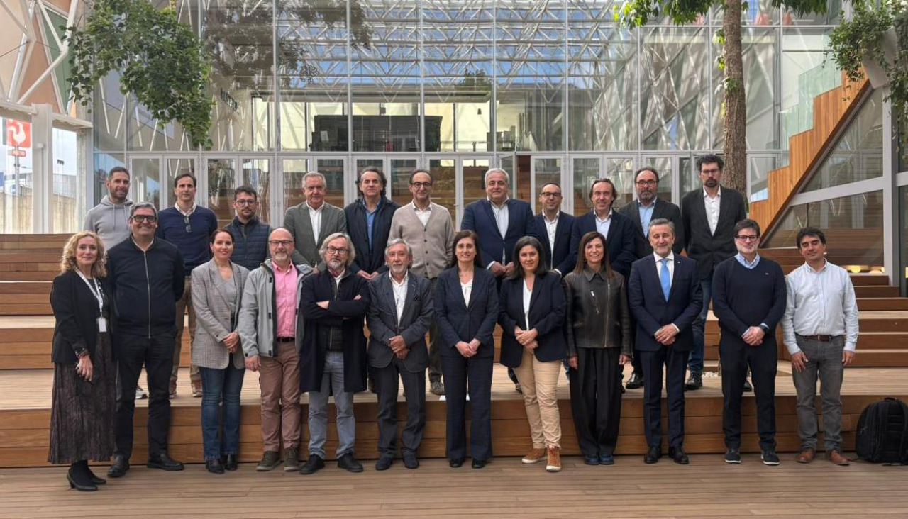 Las personas que participaron en la reunión en el polígono de A Piolla