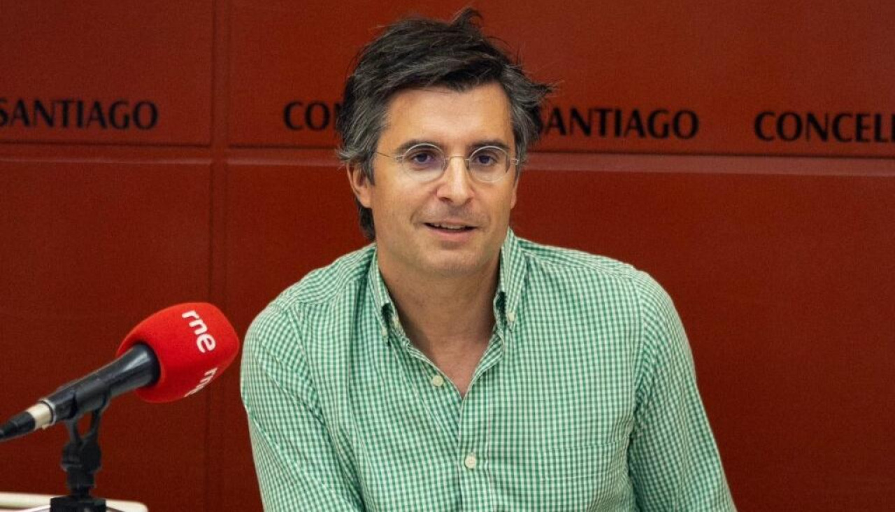 El portavoz del PP de Santiago, Borja Verea, presentó un paquete de medidas dirigido a las familias que incluye estancias de verano en Irlanda para estudiantes de 3º de la ESO