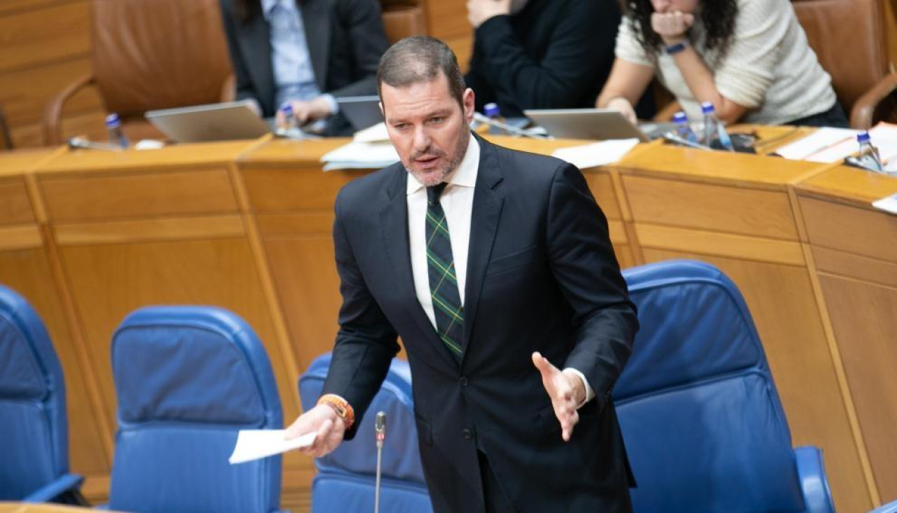 El conselleiro de Cultura, Lingua e Xuventude, José López Campos, defendió en el Parlamento gallego el nombramiento de la nueva directora del CGAC