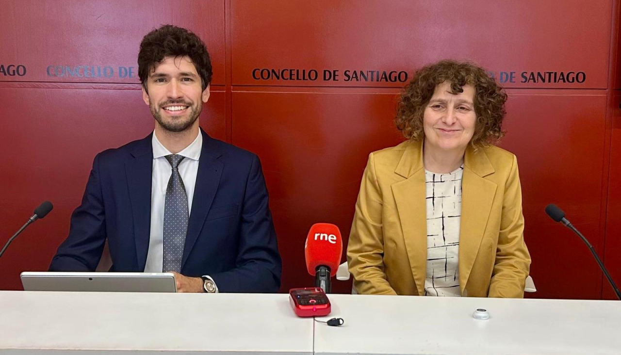 La alcaldesa, Goretti Sanmartín, y el concejal de Vivenda, Iago Lestegás, presentaron una iniciativa dotada con tres millones de euros para adquirir y rehabilitar edificios vacíos
