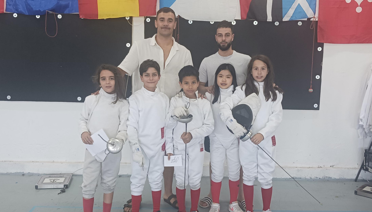 La jornada incluyó un encuentro con los más jóvenes del Compostela Esgrima