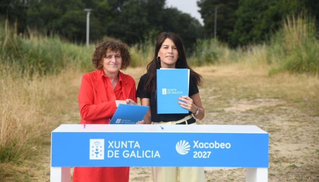 El Ayuntamiento formalizó la cesión de dos parcelas en Castro de Abaixo para impulsar una promoción de 34 viviendas públicas destinadas a demandantes empadronados o con empleo en Santiago