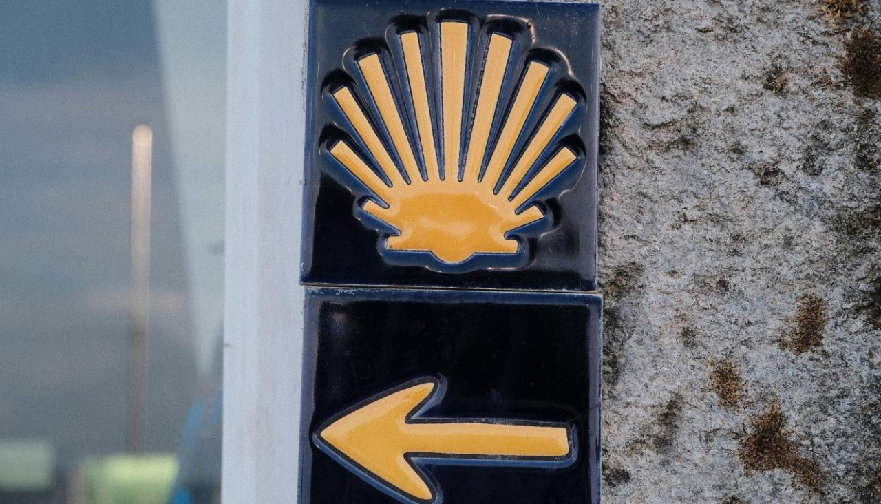 En la Europa bajomedieval, redes criminales como los 'coquillards' utilizaban la concha como disfraz para saquear hostales y asaltar a los caminantes