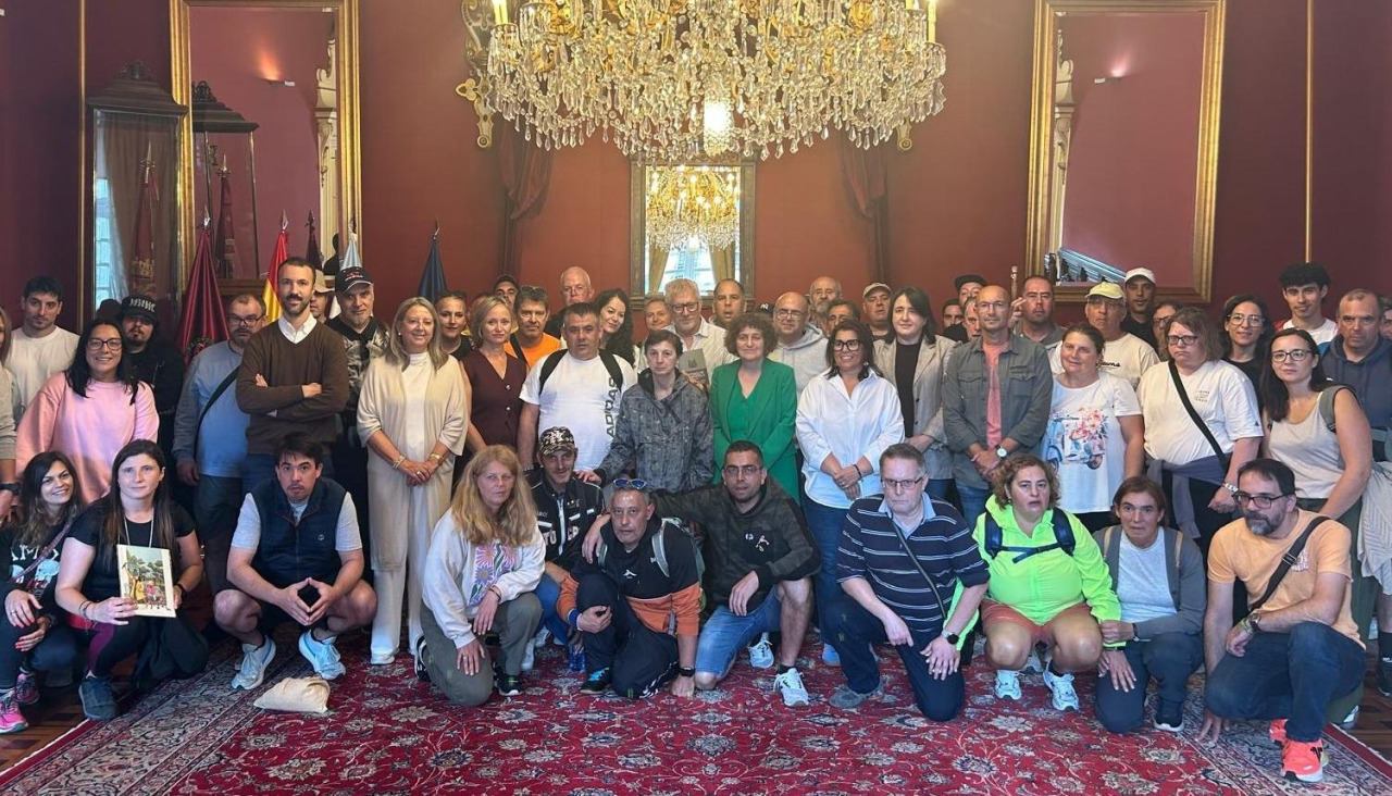 Más de 50 personas de distintas asociaciones gallegas de salud mental completaron el tramo final del Camino Francés