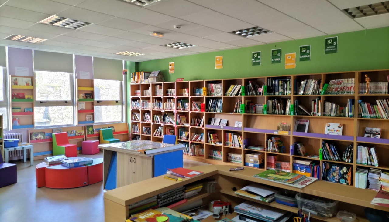 Una de las bibliotecas del colegio