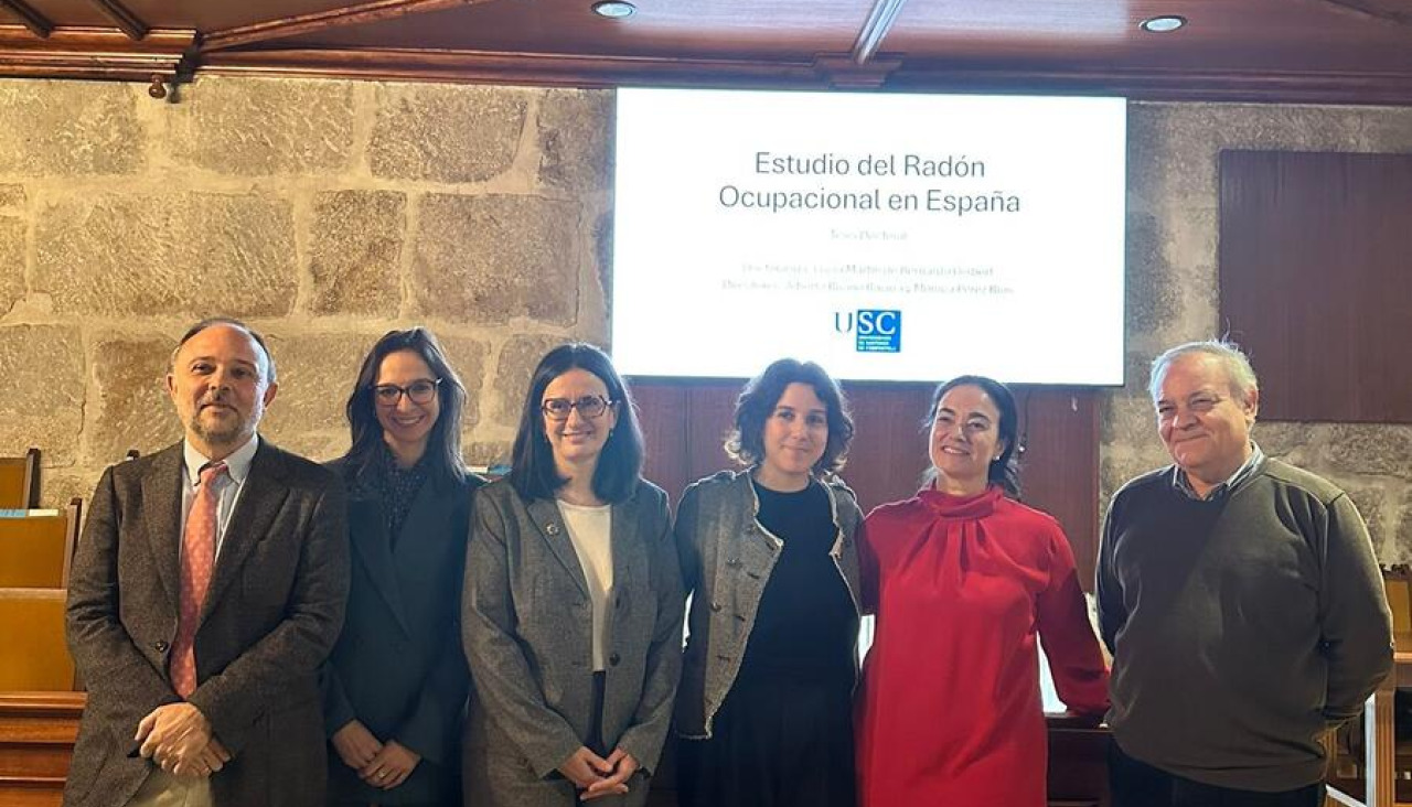 La investigadora principal junto a los miembros del tribunal