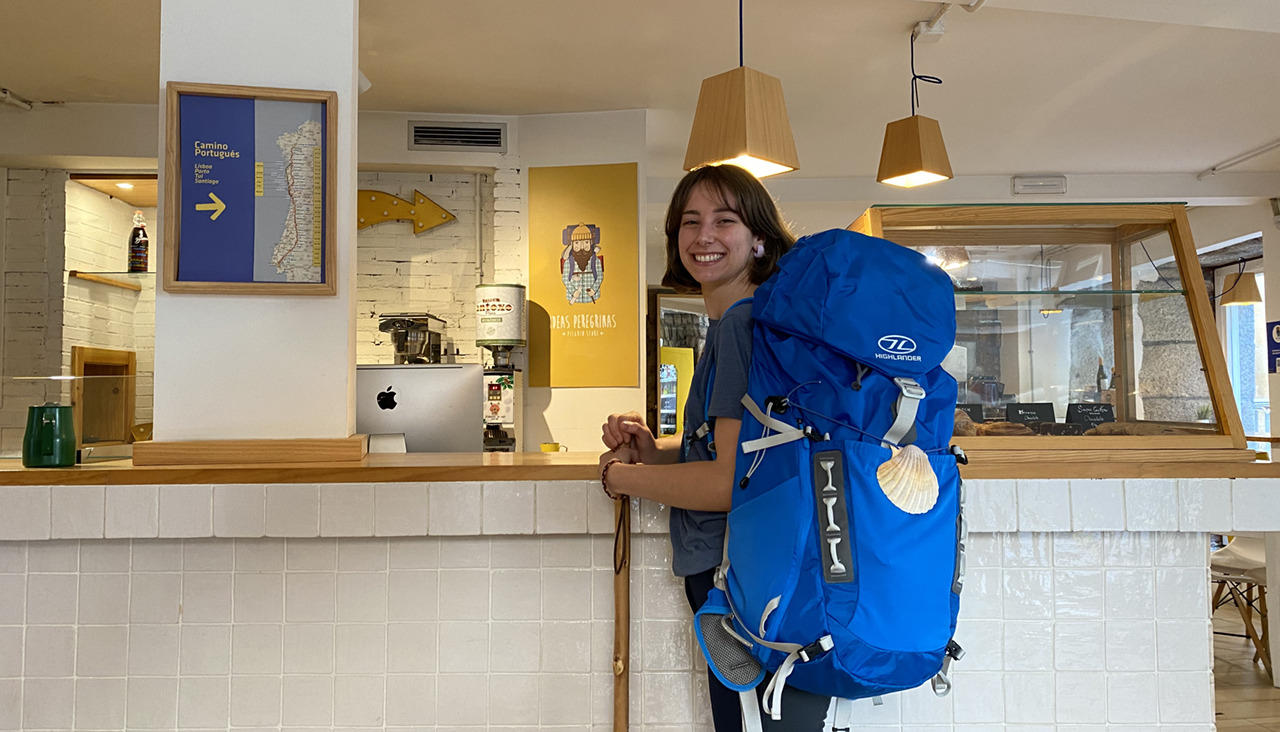 El modelo de Ideas Peregrinas se apoya en tres pilares económicos complementarios: albergue, cafetería y tienda