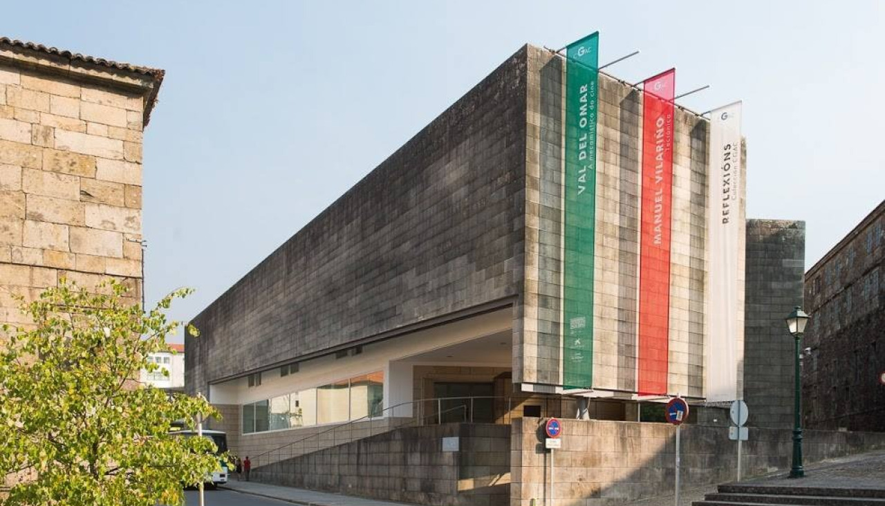 fachada do centro galego de arte contemporáneo ou CGAC