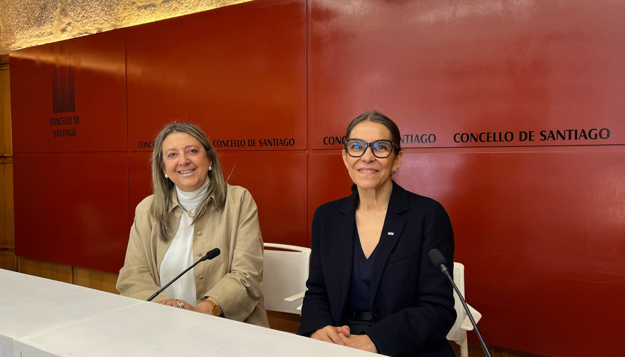 Mila Castro e Mercedes Rosoìn en rolda