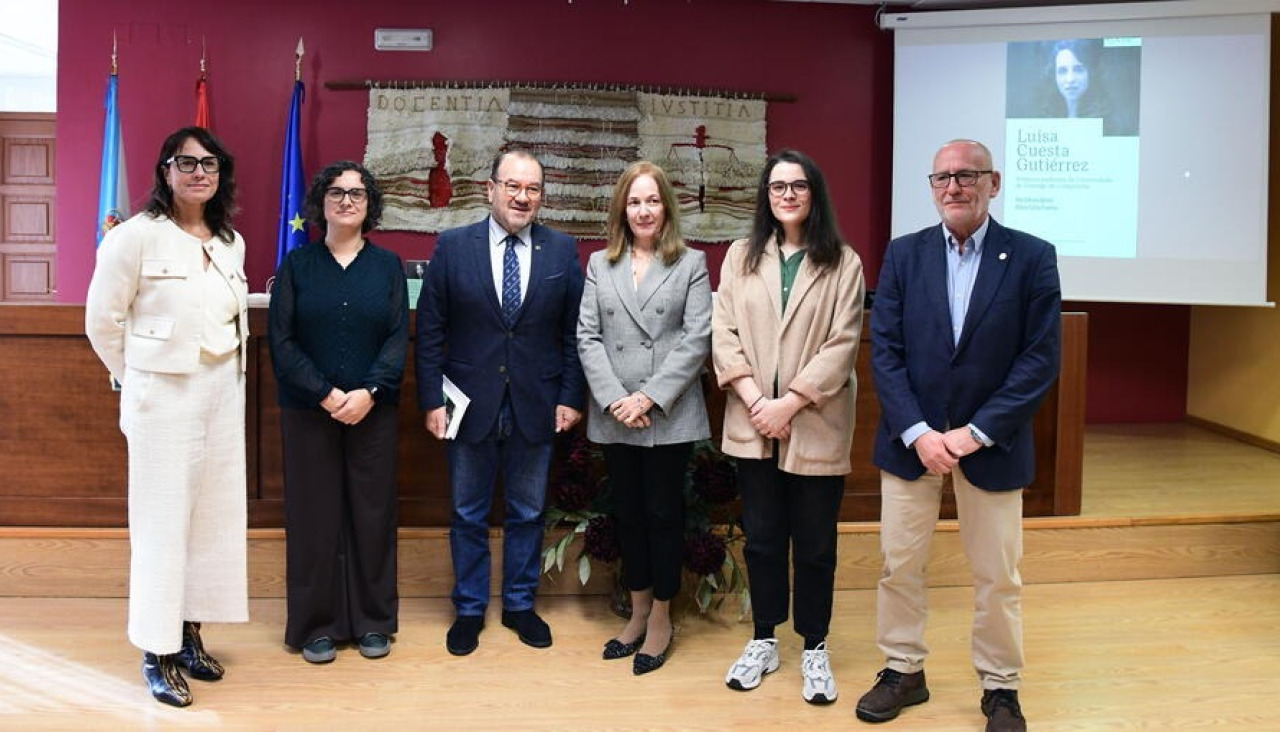 De esquerda a dereita, Sonia Esperanza Rodríguez, Ana Cabana, Antonio López, Ana Mª Gude, Aldara Cidrás e Juan Blanco