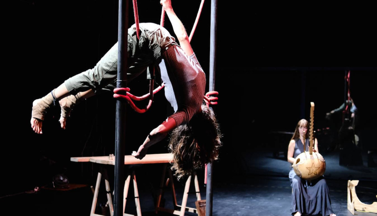Los artistas de Alodeyá Circo Danza presentarán este sábado Rube, una propuesta que combina física, humor y malabares de precisión