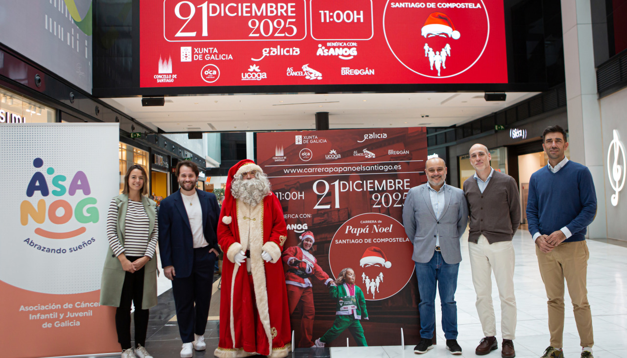 Miles de compostelanos recorrerán las calles vestidos de Papá Noel y Elfos en una de las pruebas más esperadas del calendario navideño