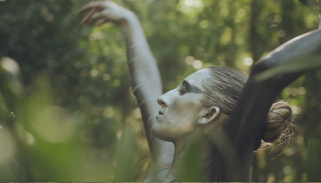 Mistura invita al público a recorrer un camino de luces y sombras a través de una puesta en escena que reivindica la mezcla como esencia de la vida