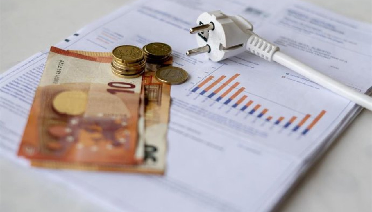 A produción renovable e os acordos con industrias locais facilitarán descontos na factura da luz de milleiros de galegos