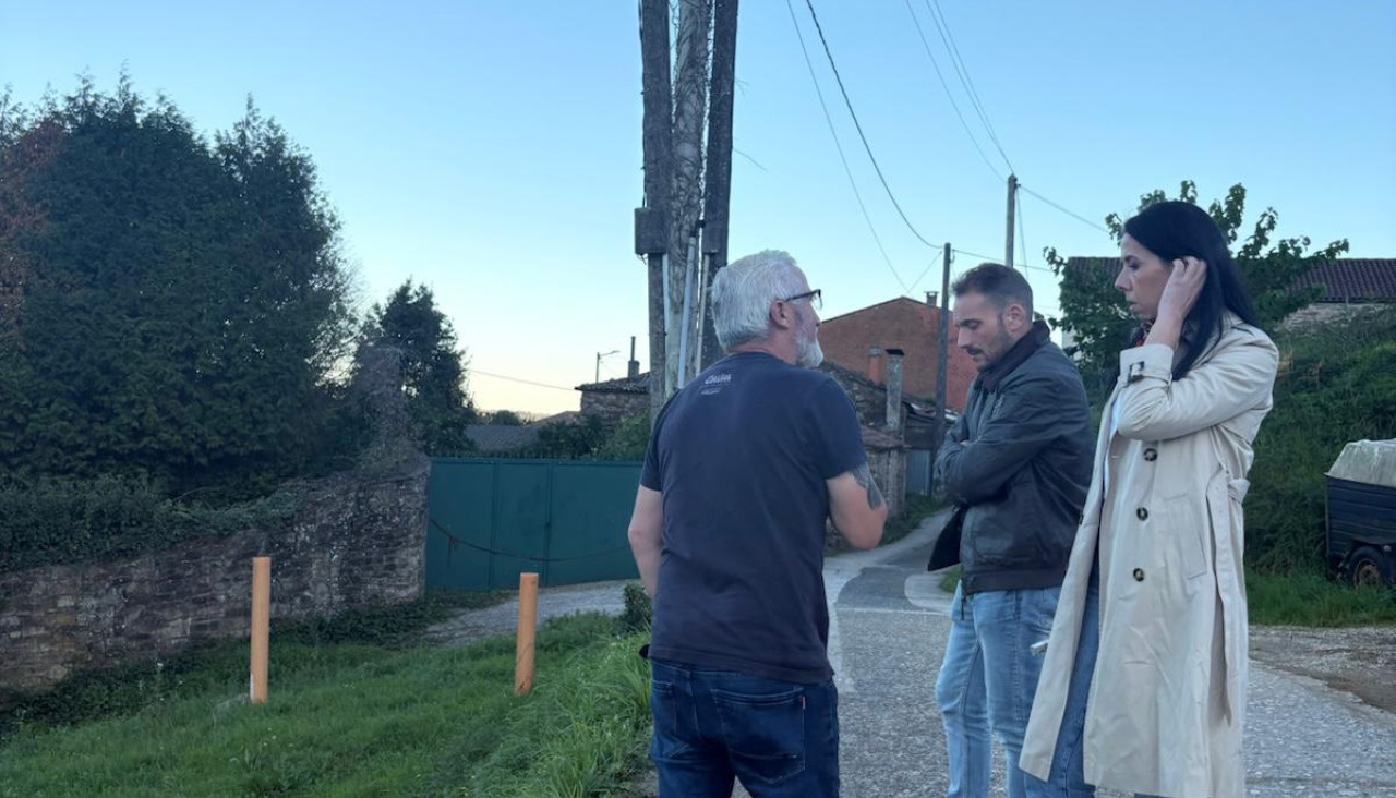 A concelleira popular Olaya Otero na visita que realizou a Outeiro