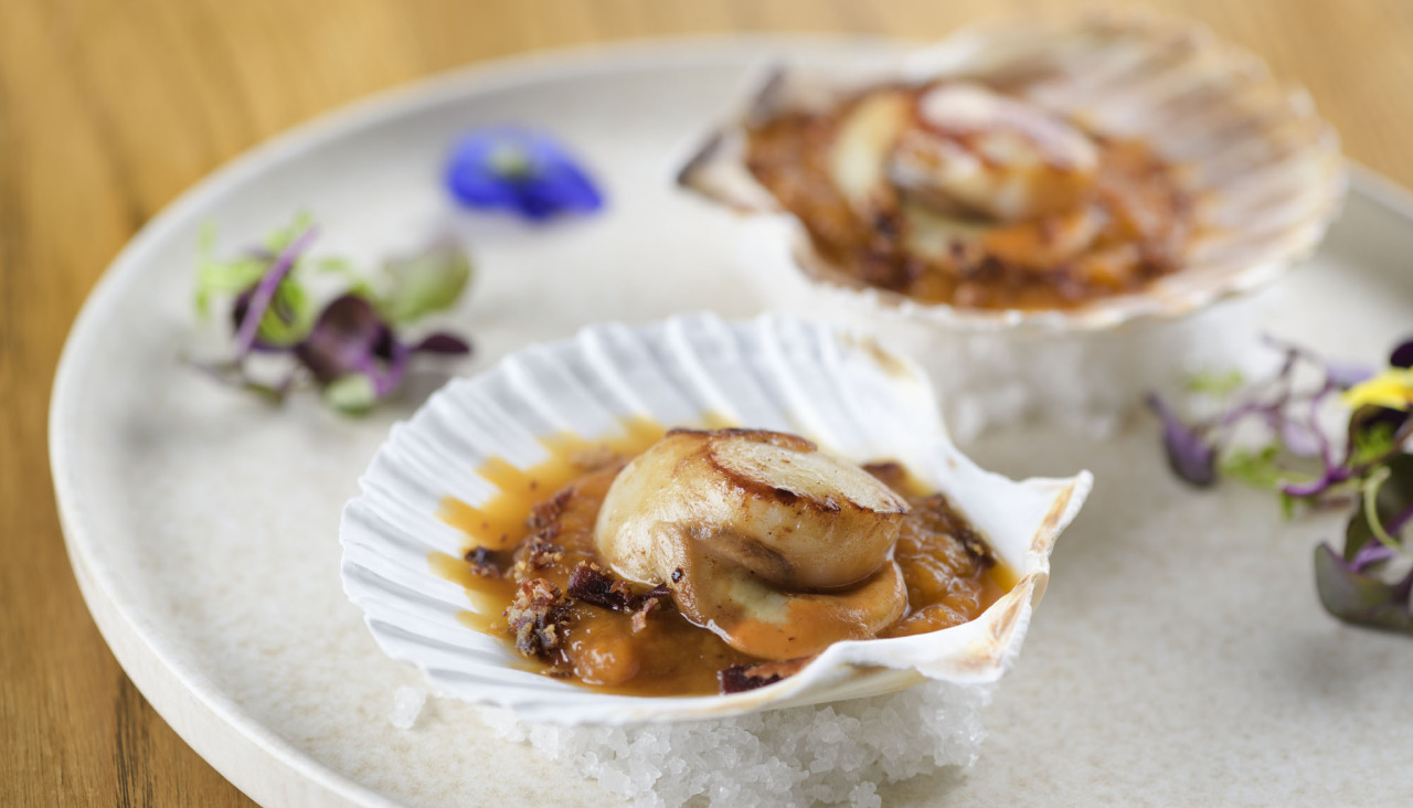 Vieiras al horno sobre crema de albariño, uno de los platos que ofrecerá El Camelio