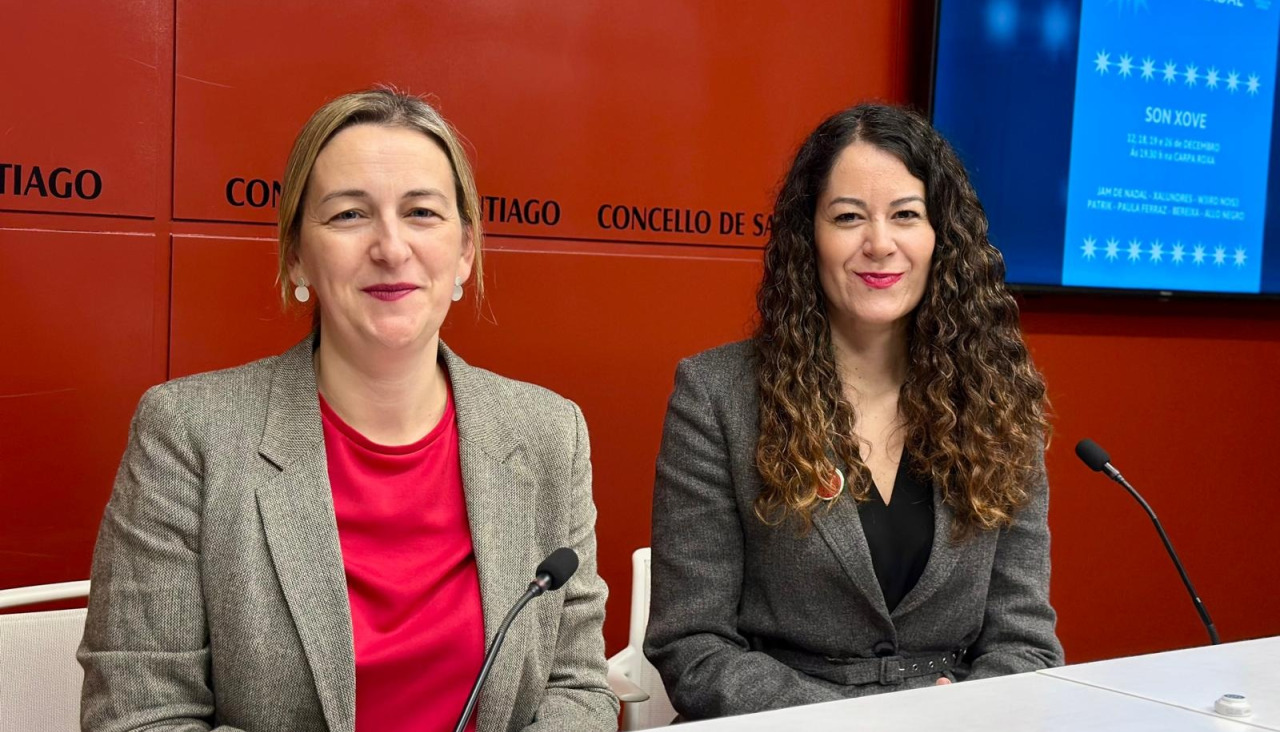 As concelleiras María Rozas e Miriam Louzao presentaron a programación da “Carpa Roxa”, que abrirá mañá ao público